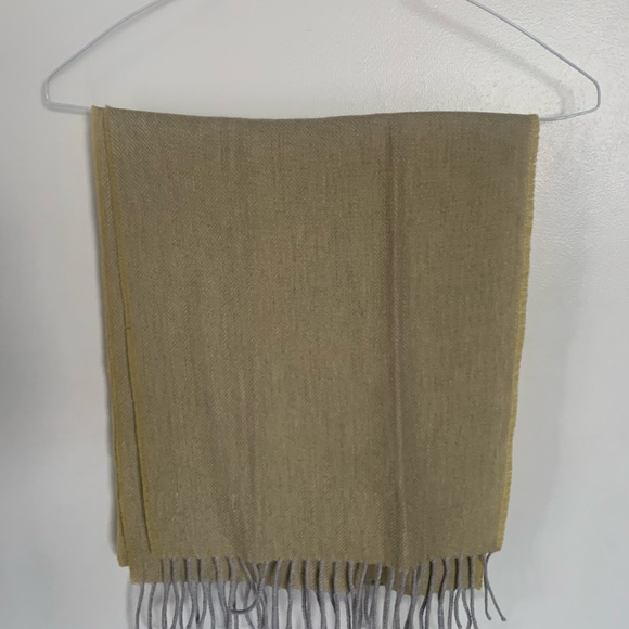 Women’s Foxford  100% cashwool scarf from Ireland - Picture 2 of 6